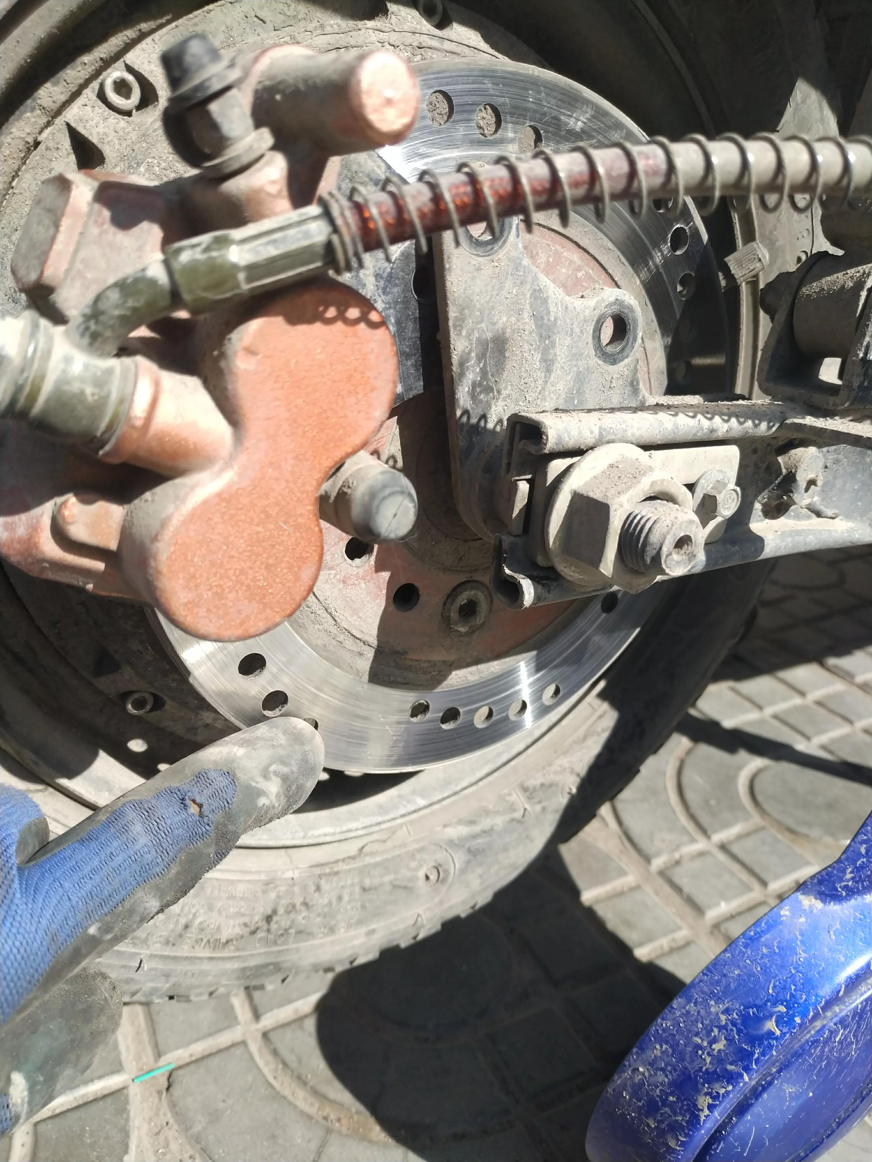 电动车鼓刹车和碟刹车有什么区别,电动车自行车是碟刹好还是鼓刹好