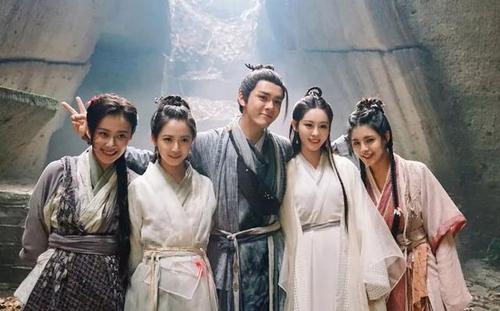 倚天屠龙记张无忌爱不爱赵敏,倚天屠龙记对张无忌有意思的女人