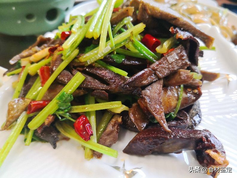 辽宁中医药大学附近隐匿一家清真饭店，小店不大味道可圈可点