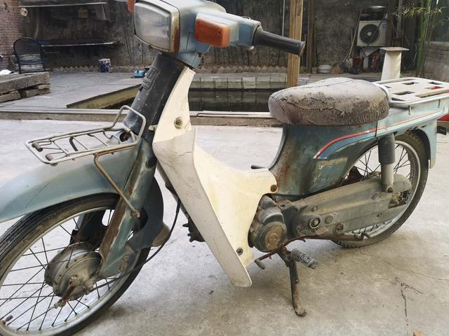 本田摩托车幼兽70c,改装老款铃木摩托