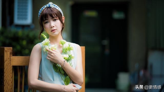 当女人有这些举动说明已经爱上你,女人用这3种方式对待你