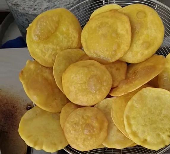 乡下街上摆摊卖什么小吃好卖,摆地摊小吃成本低好卖