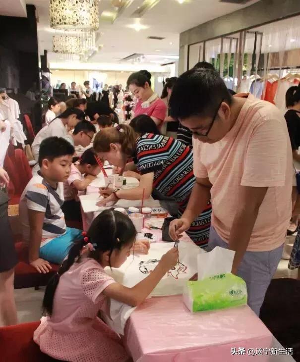 人山人海人挤人现场,火爆的现场人潮拥挤