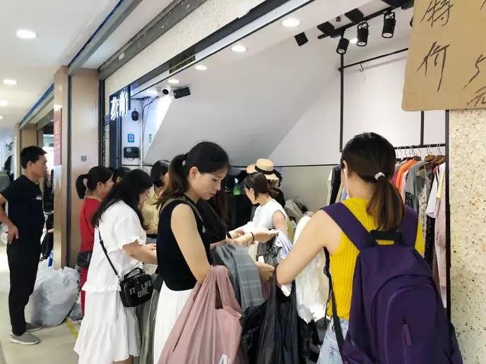 杭州四季青女装批发档口直播,直播杭州四季青女装大清仓