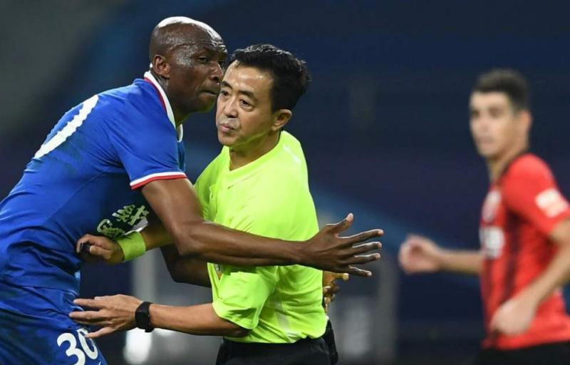 中超金哨5次关键判罚惹争议,韩国裁判执法中超联赛