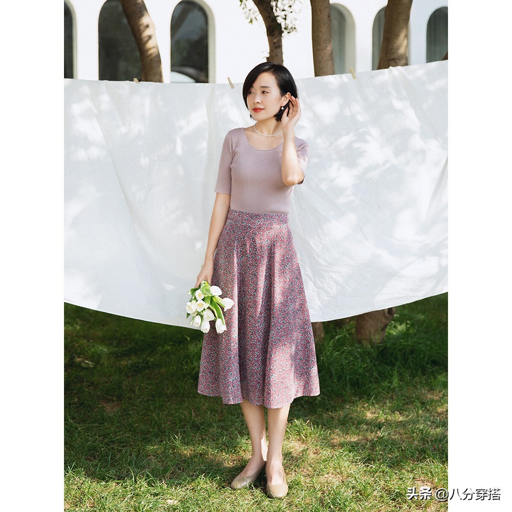 碎花裙该如何穿搭显高级,碎花裙这样选好看又显气质