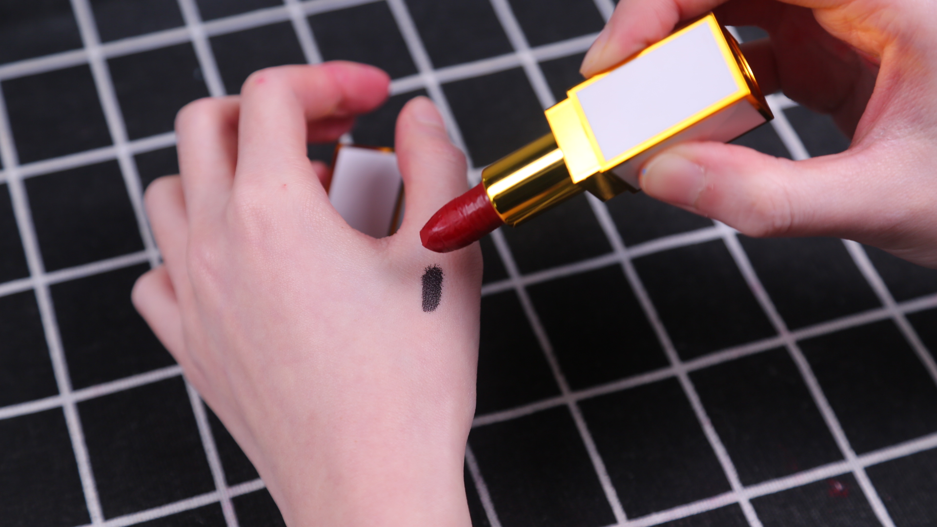 化妆品过期了千万别扔一招教你,过期化妆品全部扔掉