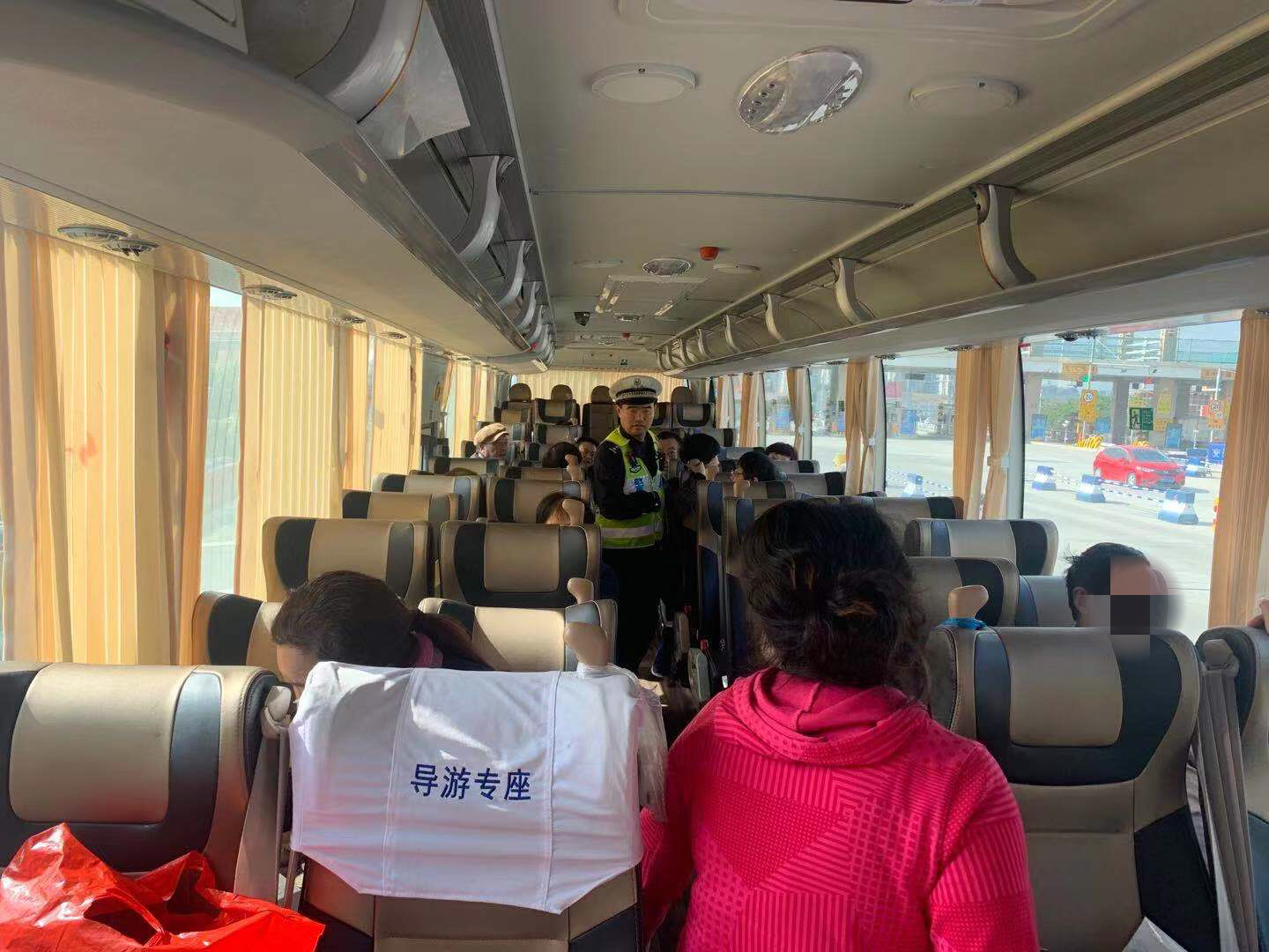 旅行社用非营运车,旅行社接送游客属于营运车辆吗