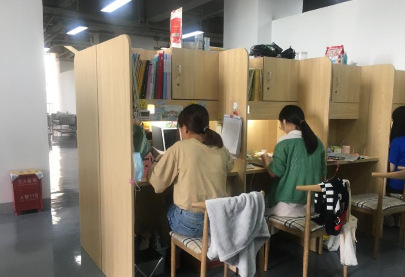 科研院读研和高校读研有啥区别？“含金量”不同，不用签约是关键