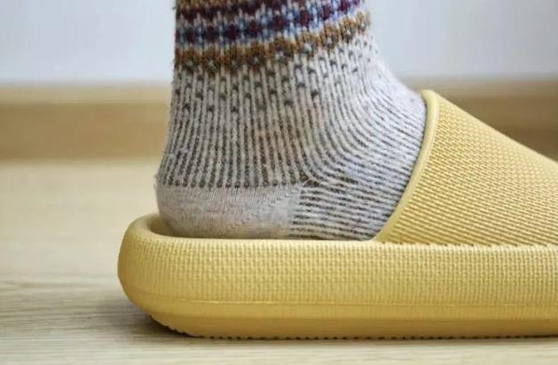 李佳琦穿的拖鞋,李佳琦带火的拖鞋