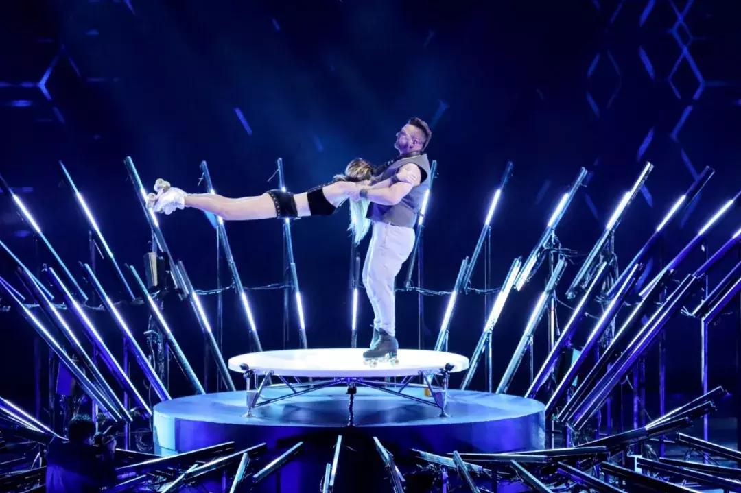 《巅峰之夜》:比顶级才艺更触动人心的,是跨越国界的共通情感