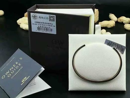 怎么辨别dw手表真假,dw手表怎么样分辨真假