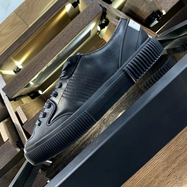 纪梵希的道歉声明,纪梵希白色休闲鞋