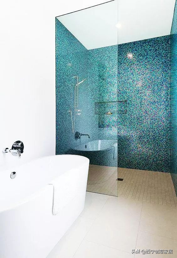 带飘窗的长方形卫生间浴缸,卧室飘窗上面可以装浴缸吗