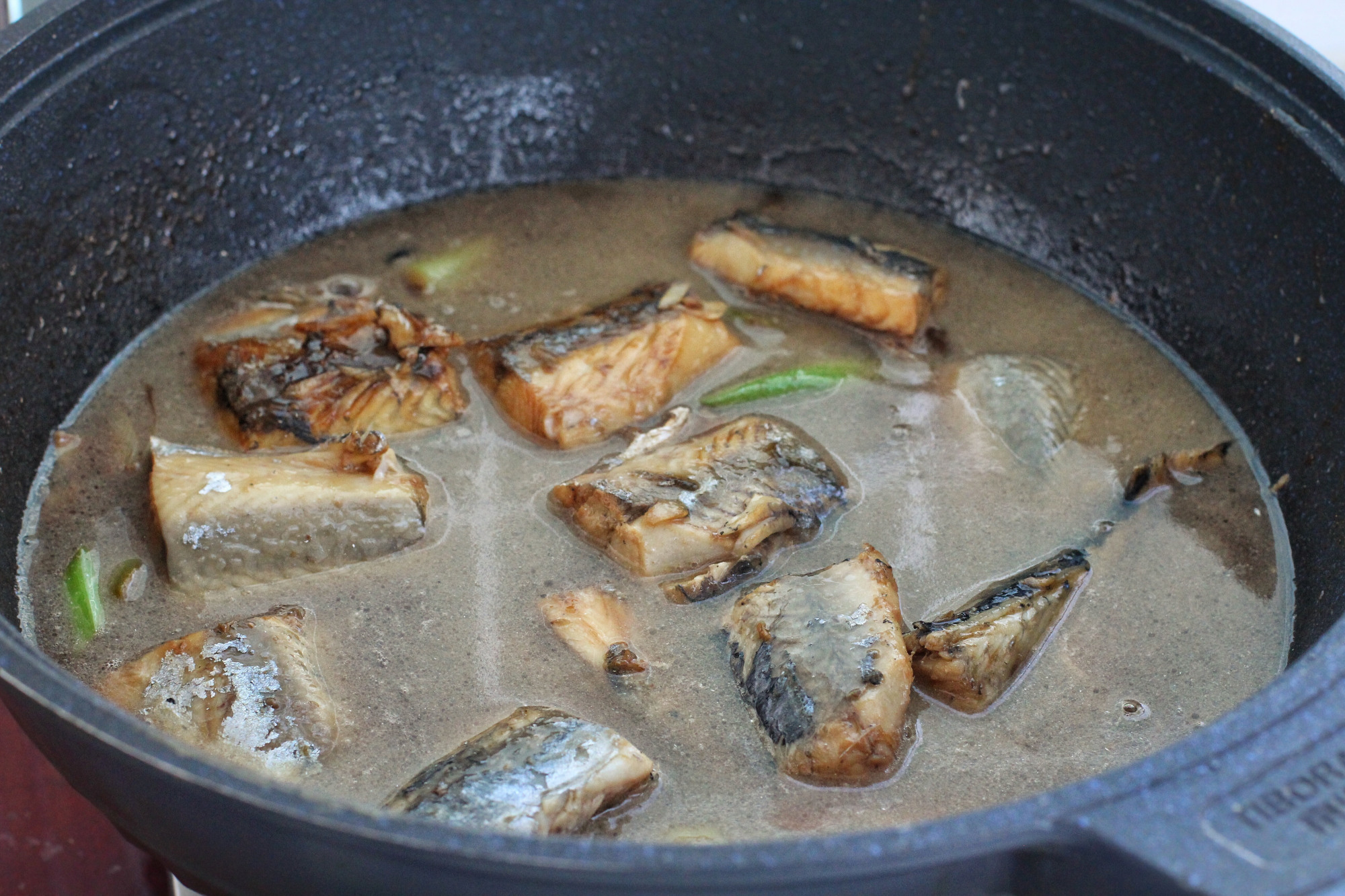 千炖豆腐万炖鱼的功效与作用,鲜香美味的鱼炖豆腐