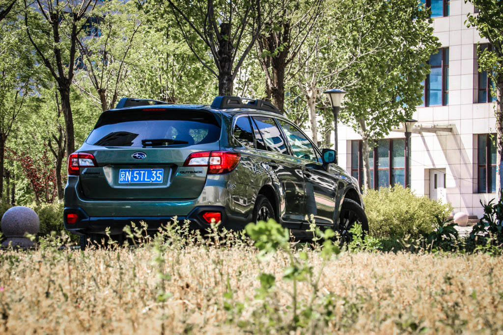 2020款斯巴鲁傲虎特装版黑色,斯巴鲁傲虎2021款特装版