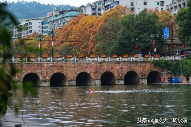 在冬天里看遵义湘江河上的秋色