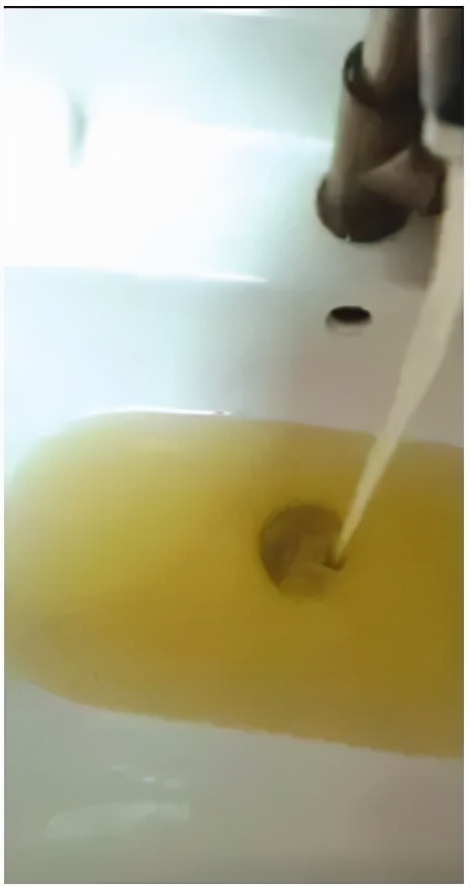 事发华溪龙城！132户居民家自来水管流出暖气水