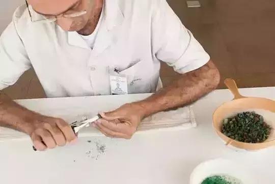 巴西奶奶绿这么贵是有道理的，开采太难了！都是高科技