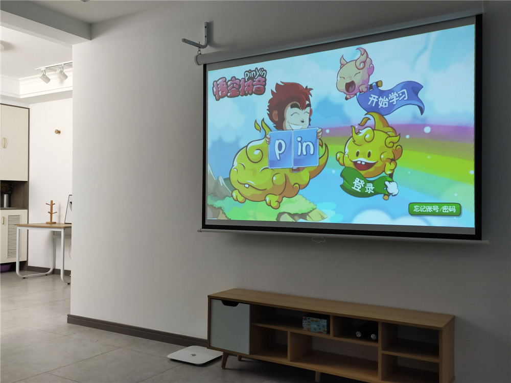 将电影院放进口袋里?天猫精灵“小白盒”便携智能投影仪评测