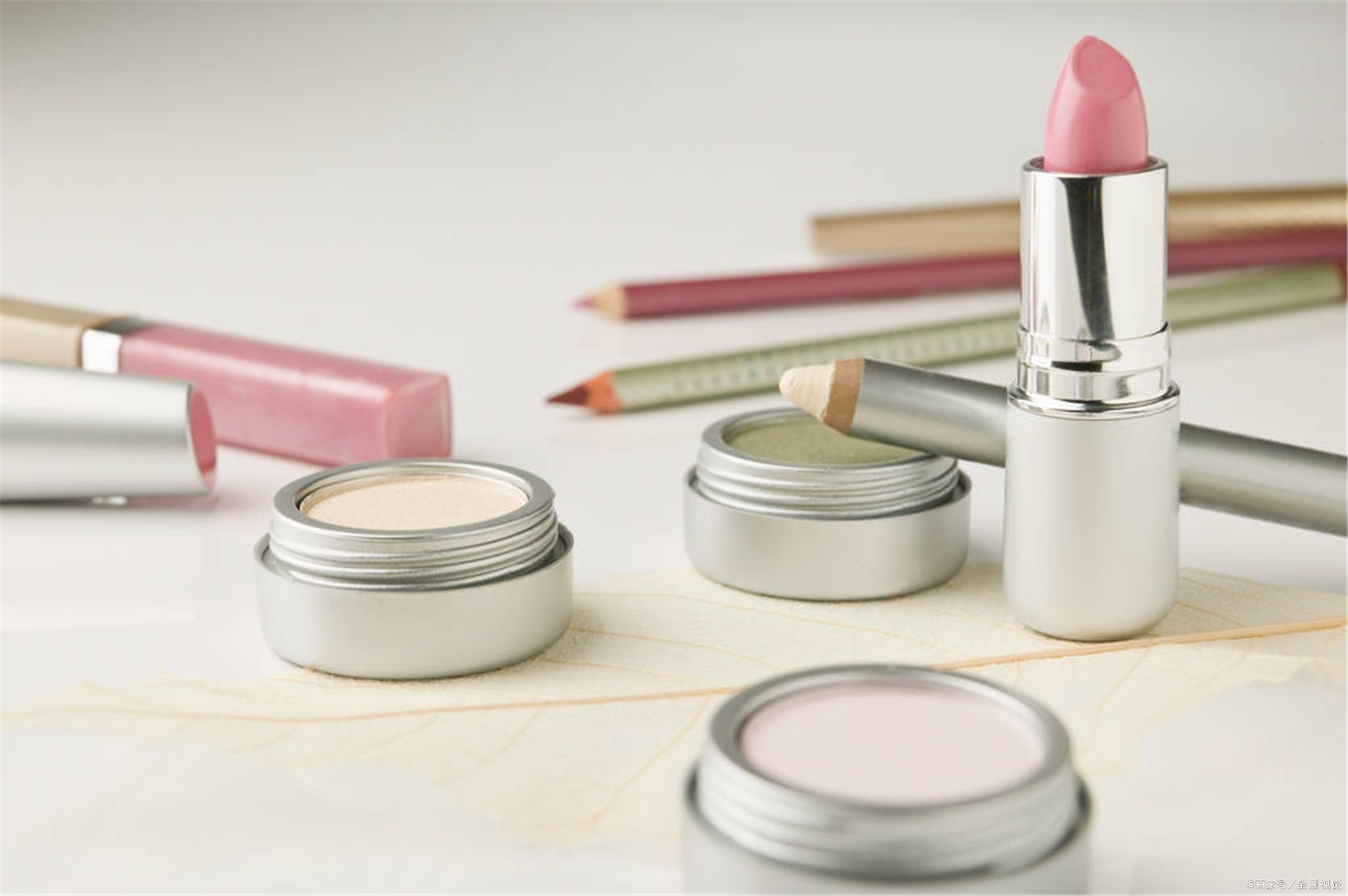 女人脸上长痘痘用什么方法祛痘,女人脸上长痘痘该怎么调理