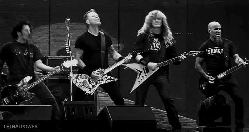 《Gusher》：一本由女性团队创作的独立摇滚杂志