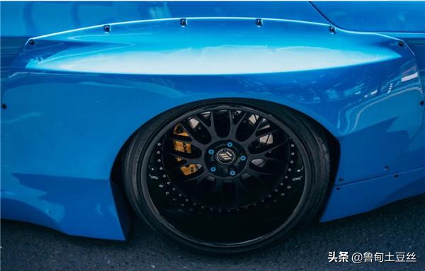 「毂锐驰」一台融入了JDM元素的宝马E93335i