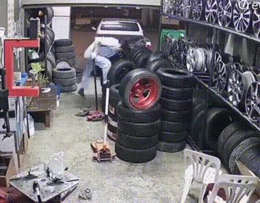 搞笑gif妹子的内心是崩溃的,搞笑gif妹子原来是个逗比