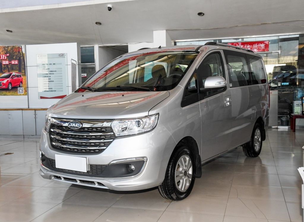 江淮瑞风m3自动挡落地价五菱宏光,五菱宏光plus和江淮瑞风m3哪个好