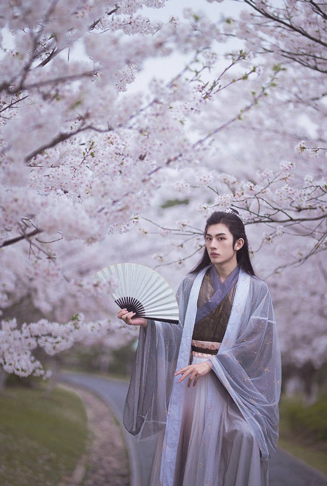 吟风·《词作》九首:冷月苍苍,幽思漫漫,闲步茫然难语