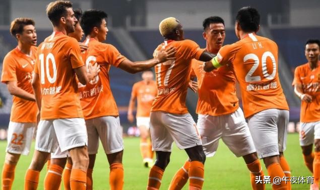 武汉卓尔新教练李霄鹏,李霄鹏加入武汉卓尔对战泰山