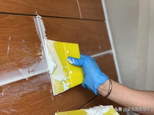 木纹砖做美缝被铲坏,木纹砖做美缝后缝隙边上发黑