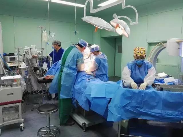 小孩呕血,小孩子突然吐血和便血什么原因