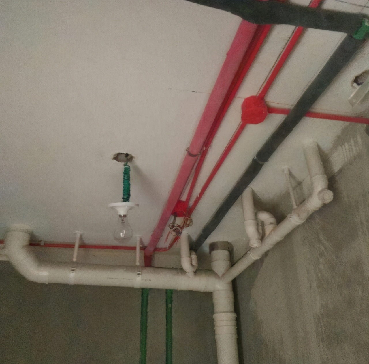 浴室水管漏水找谁修理,浴室水管都漏水怎么修