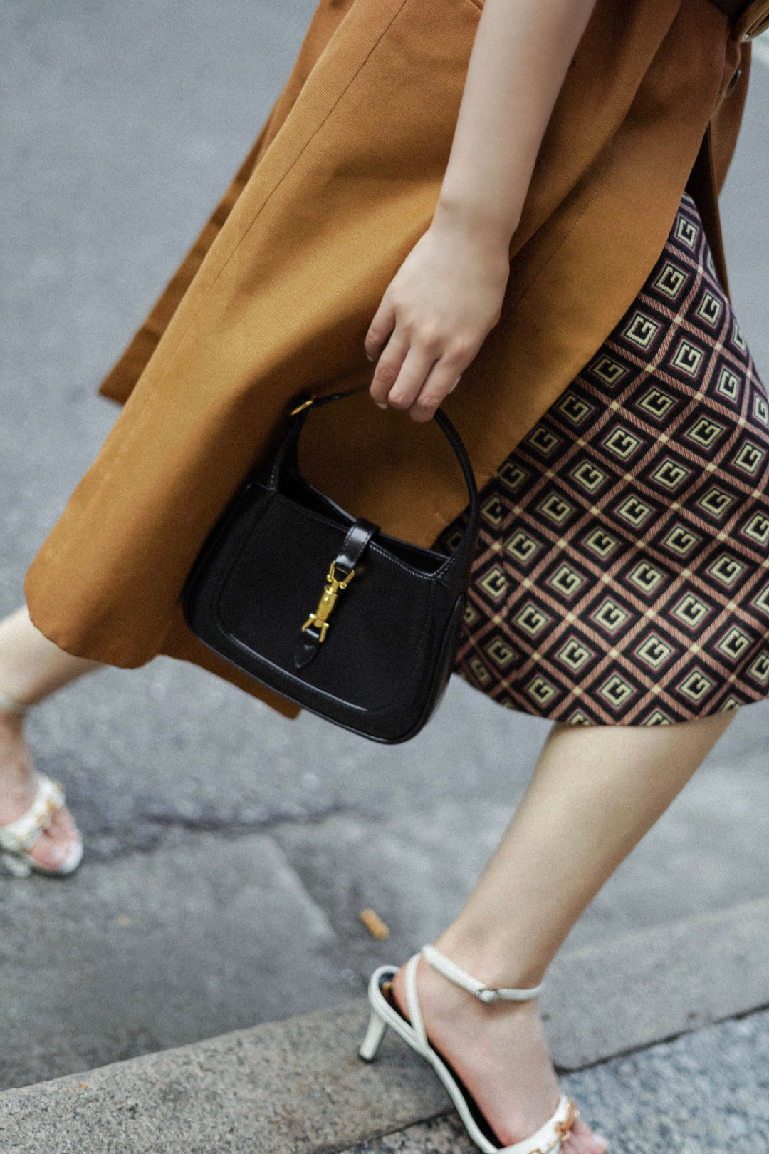 今秋最值得买的衣服,春天穿这几个颜色很贵很高级