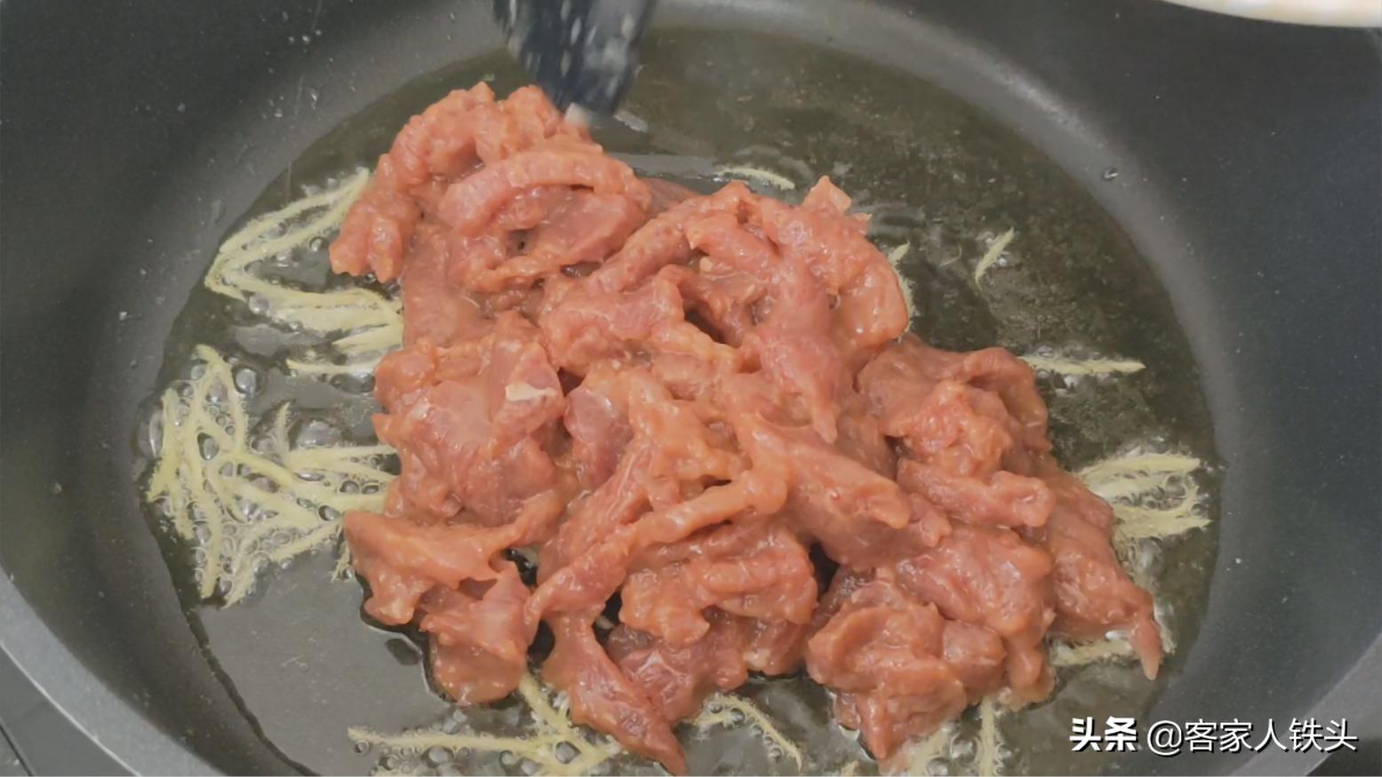 牛肉怎么炒好吃又嫩洋葱炒牛肉,炒牛肉时别直接放盐和料酒