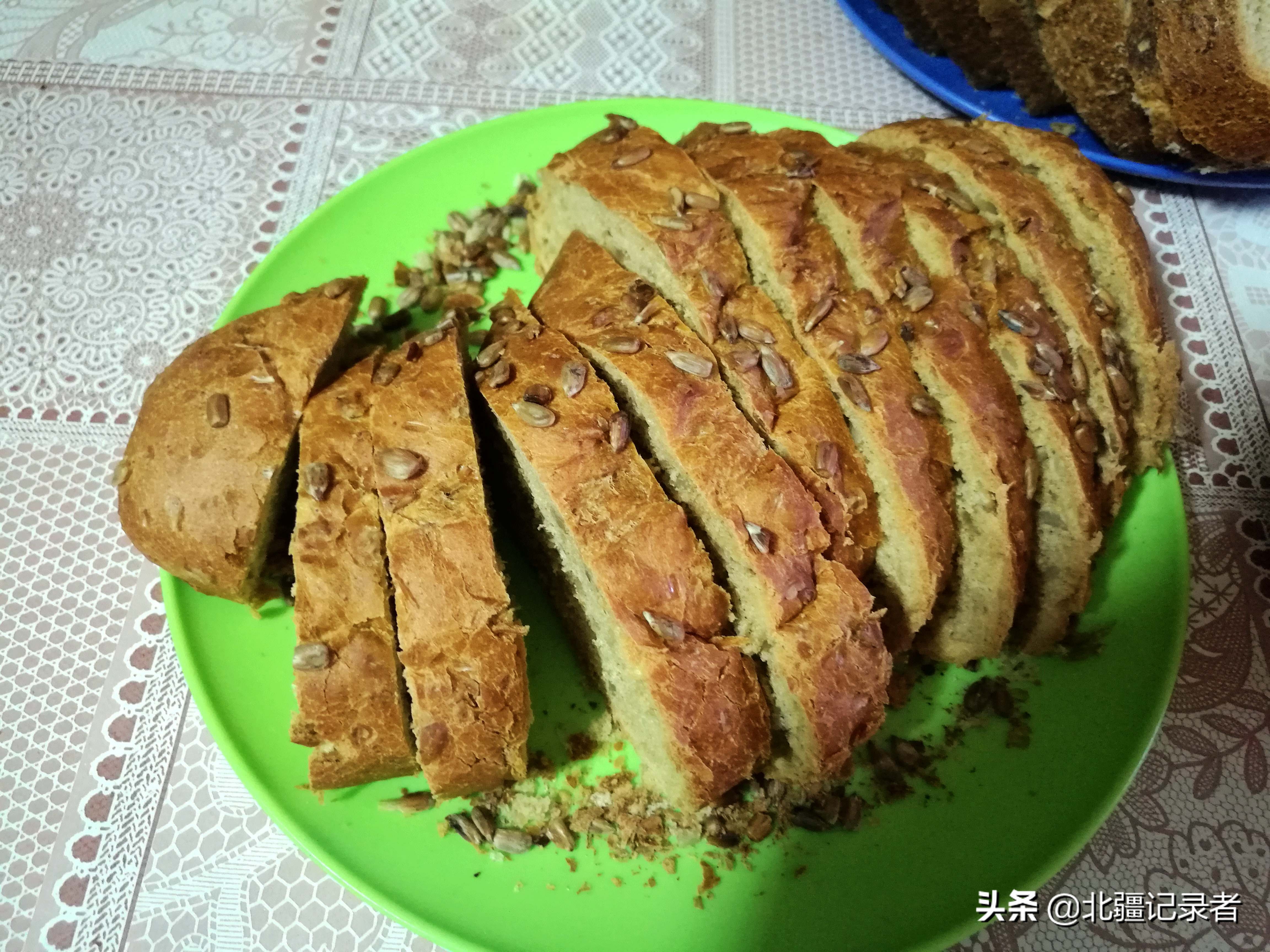 俄罗斯大叔用这些食材招待中国好朋友,中国大叔有话说