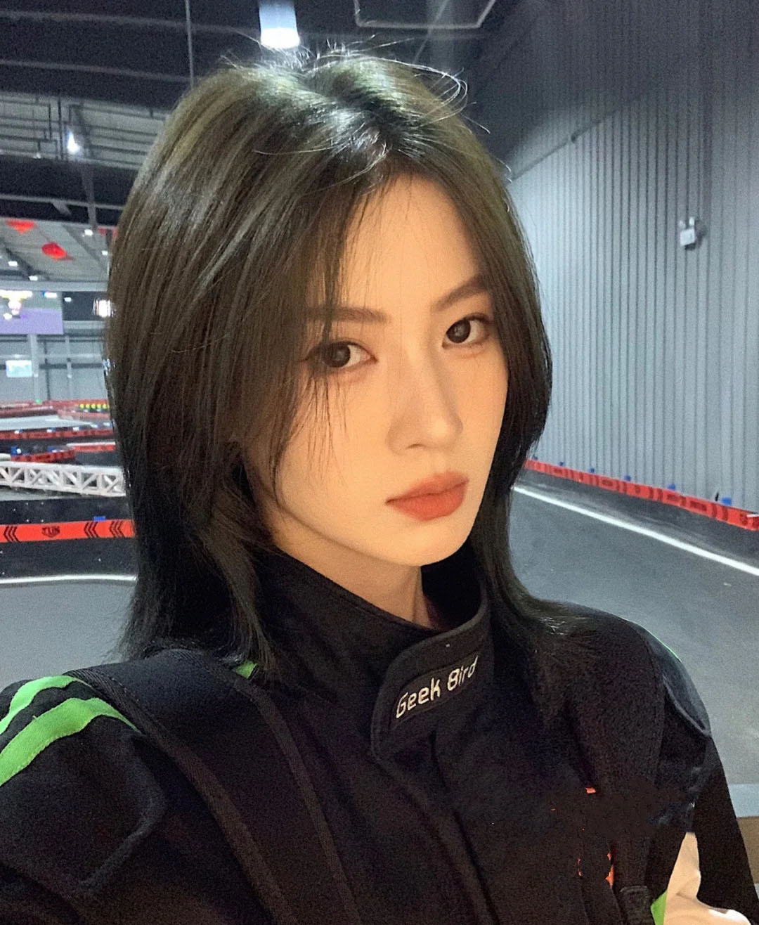 时尚潮款修脸显瘦,小方脸适合的中长发发型