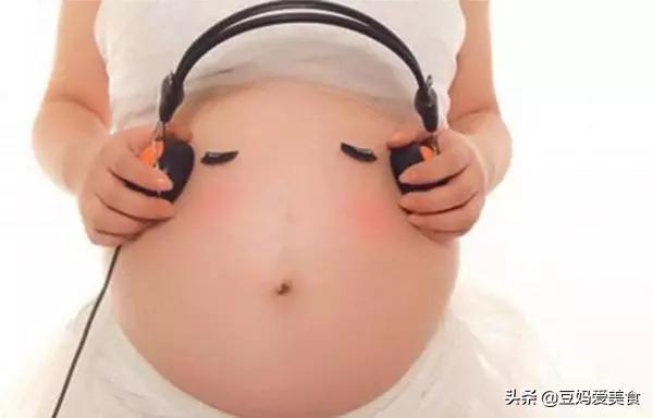 孕妇胎动肚子一跳一跳怎么回事,孕妇肚皮感觉一跳一跳的是胎动吗