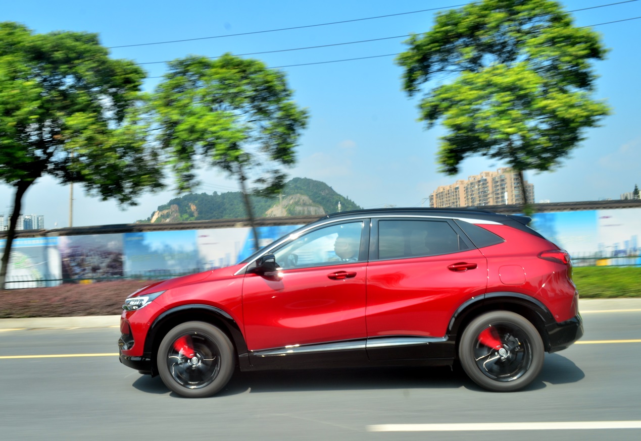 有人说胖子是潜力股,试驾别克昂科旗空间