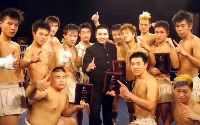 散打主席：范志毅杨鸣很文明幽默，相关部门下令停播让人失望