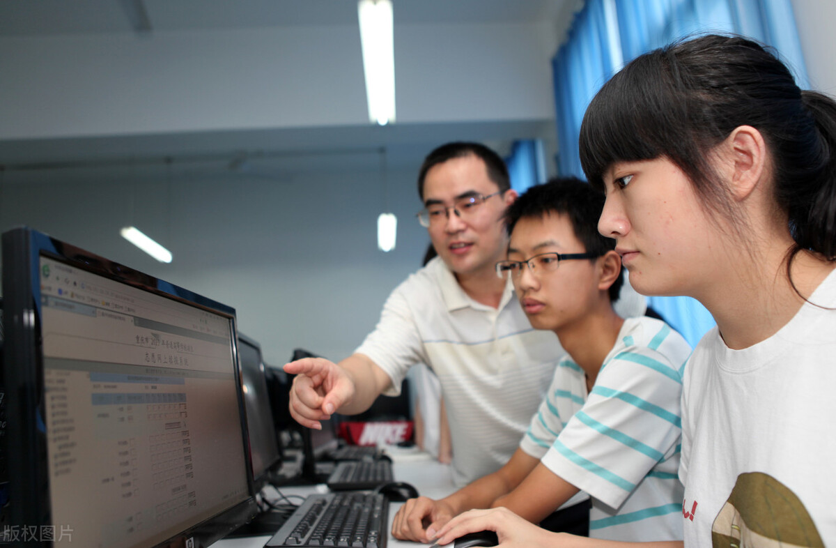 专科学什么专业就业前景好工资高,读专科学校有哪些好专业好就业