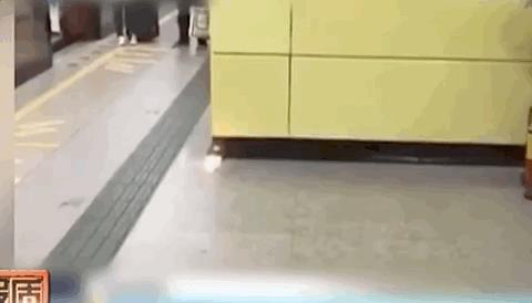 用充电宝充电会伤手机吗,充电宝和充电器给手机充电哪个好