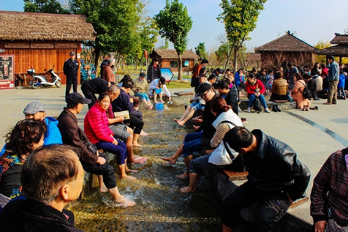 汤山温泉度假好去处,汤山有免费温泉泡脚吗