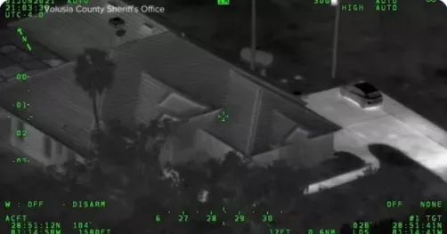 震惊!美国12岁男孩与14岁女孩持枪和警方对射半小时【新闻早七点】