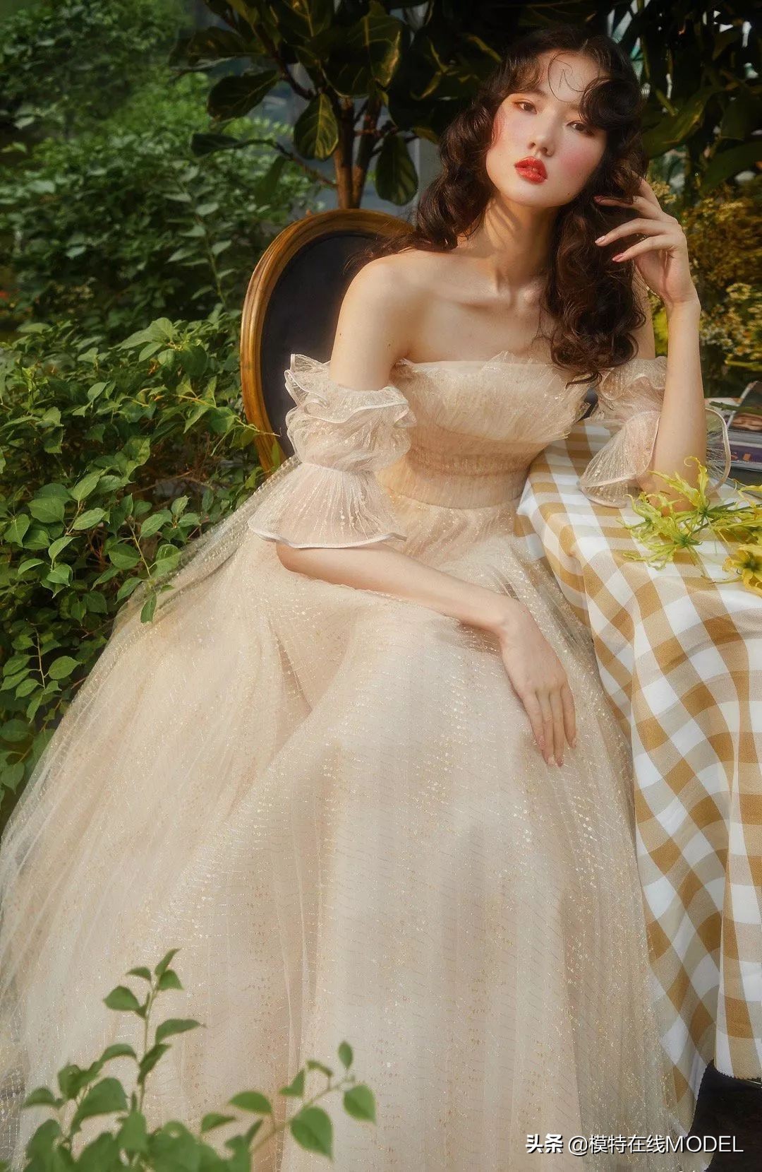 t台走秀失误事件,t台走秀意外曝光瞬间