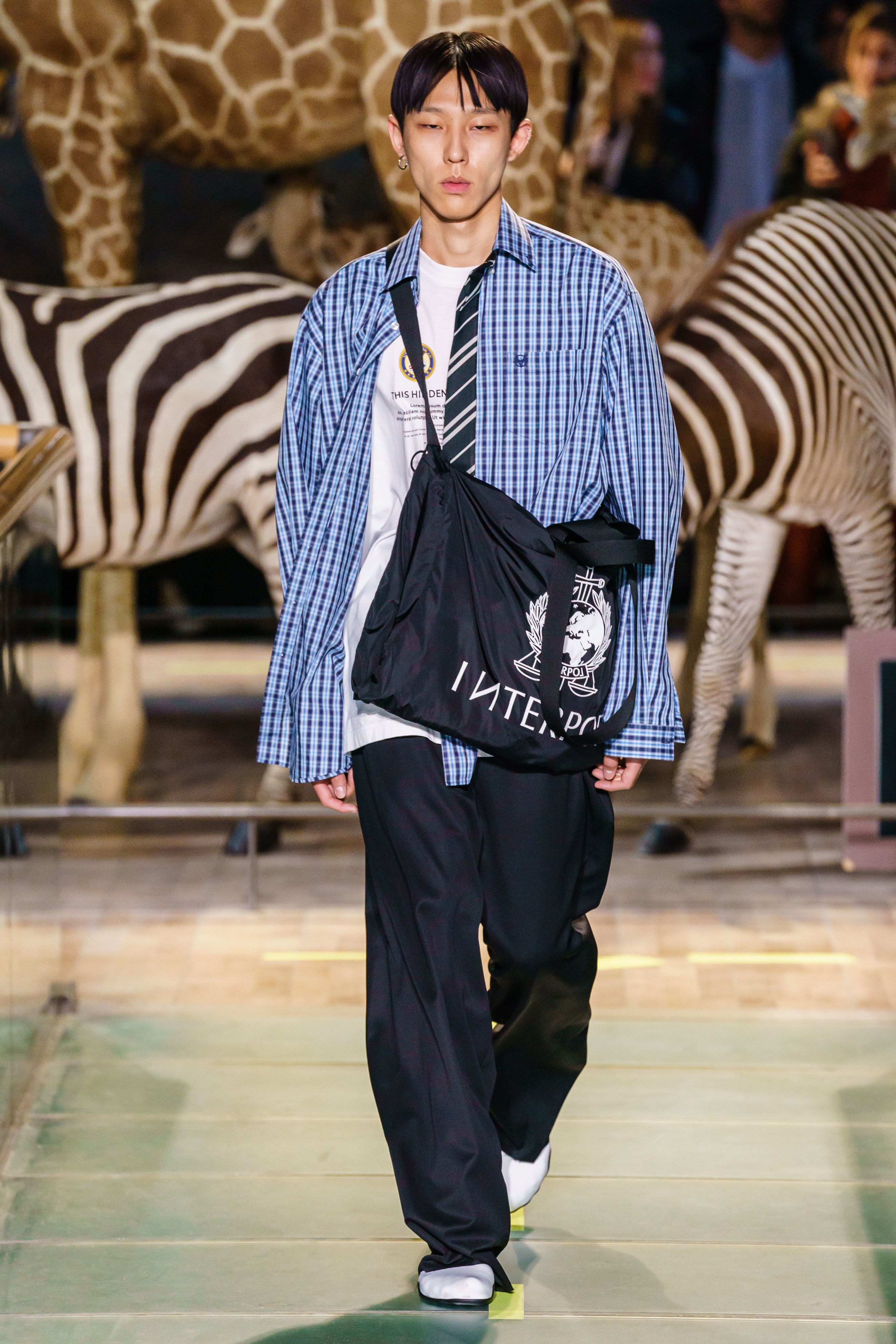 vetements2023秋冬新款,vetements2022秋冬高级成衣发布