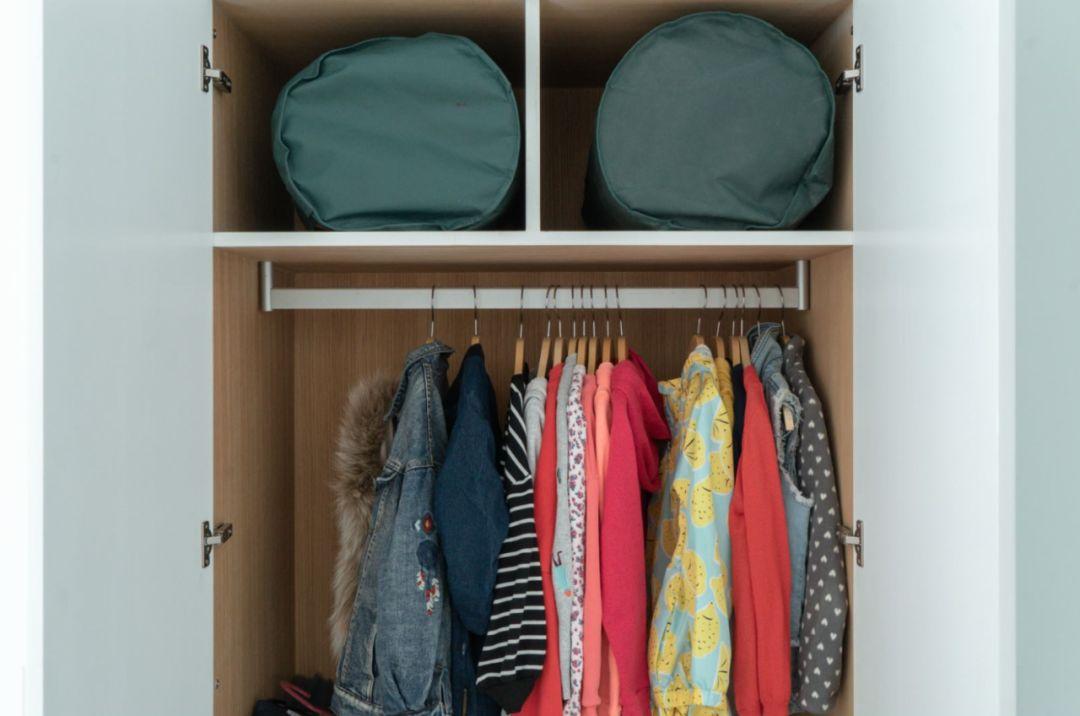 60㎡小屋，我们收了482件衣服，186双鞋子，412本书……