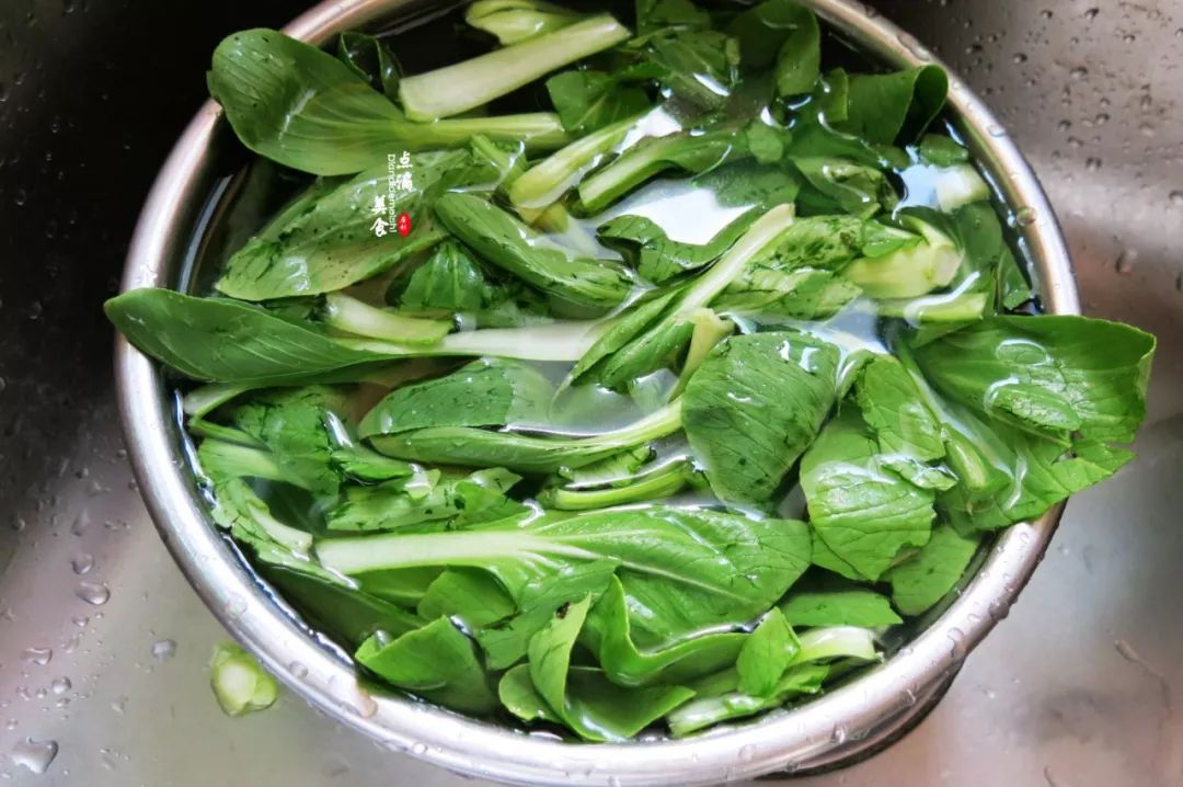 入秋口,别急着“贴秋膘”,天气干燥宜润燥,多吃这三个蔬菜好