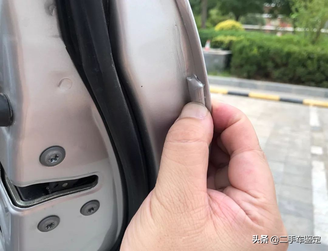 花冠车门上的三角板怎么拆,花冠车门内饰板怎么拆视频